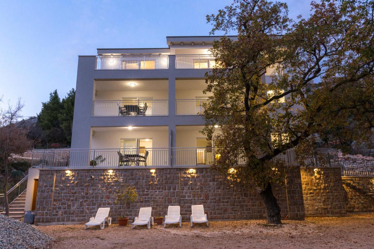 Apartmani Villa Paulo Starigrad Paklenica Buitenkant foto