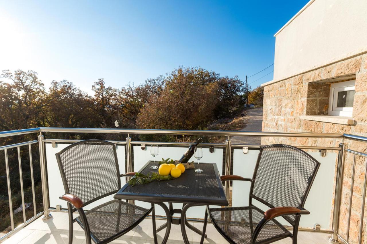 Apartmani Villa Paulo Starigrad Paklenica Buitenkant foto