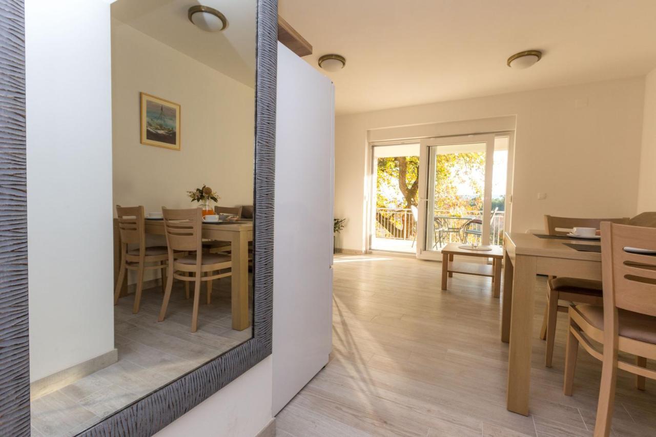 Apartmani Villa Paulo Starigrad Paklenica Buitenkant foto