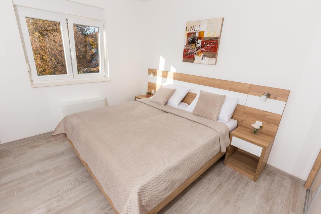Apartmani Villa Paulo Starigrad Paklenica Buitenkant foto