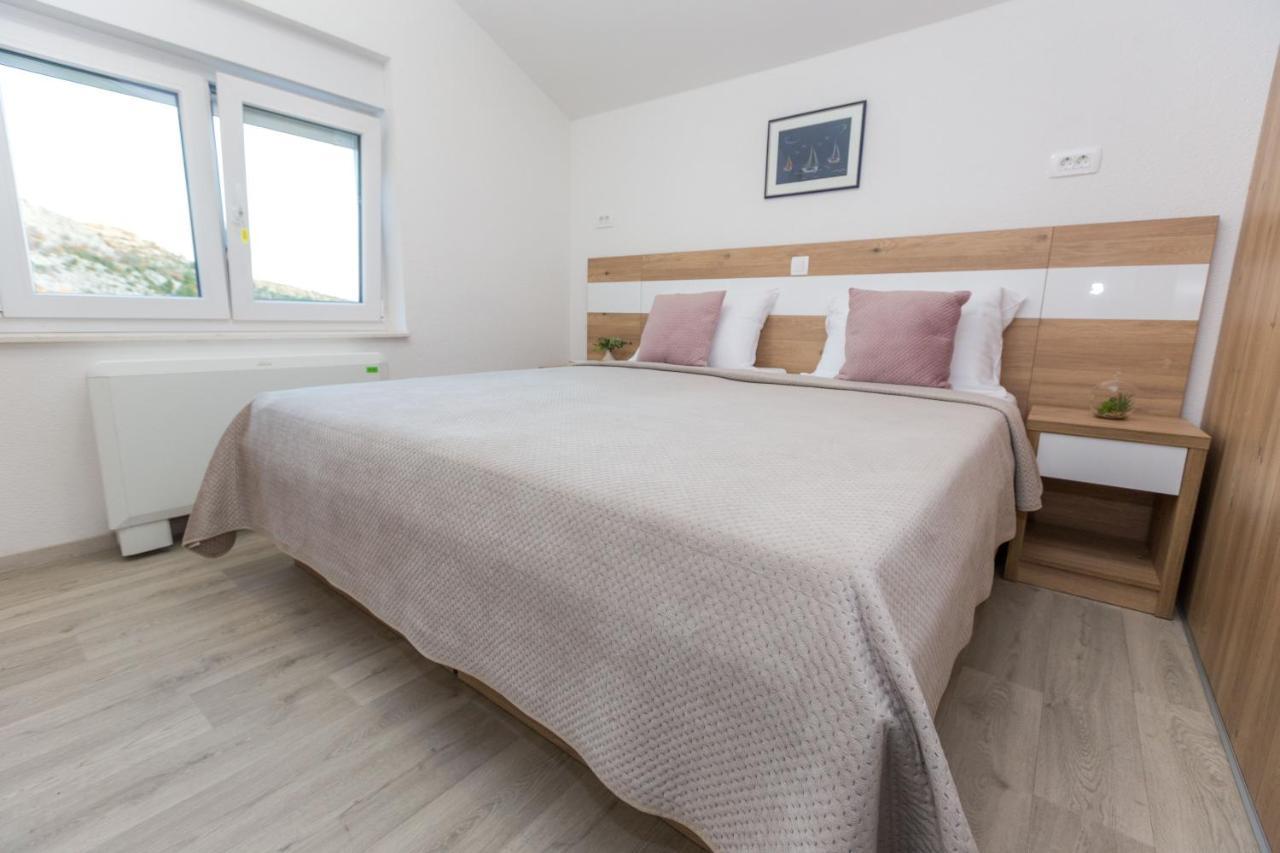 Apartmani Villa Paulo Starigrad Paklenica Buitenkant foto