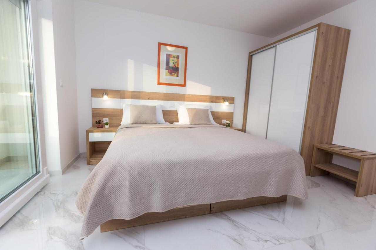 Apartmani Villa Paulo Starigrad Paklenica Buitenkant foto
