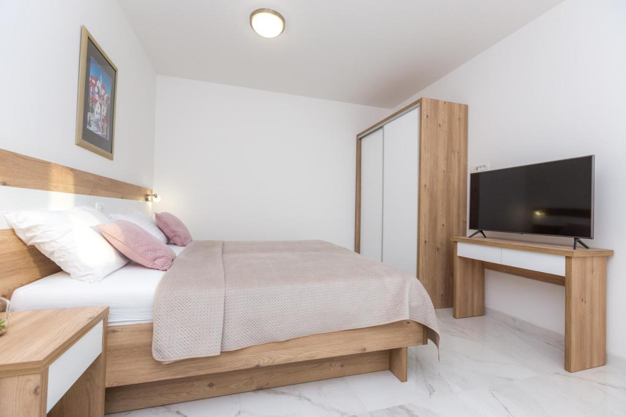 Apartmani Villa Paulo Starigrad Paklenica Buitenkant foto