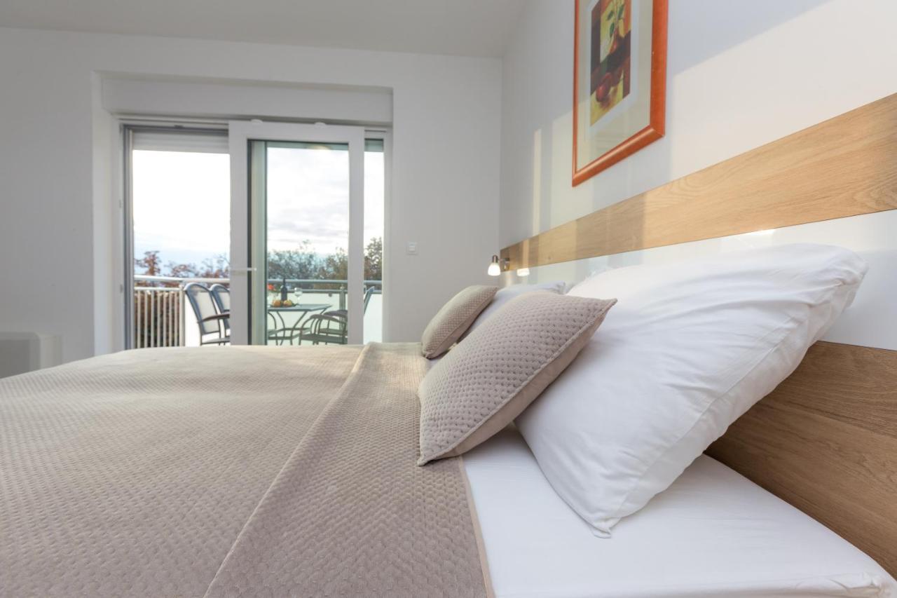 Apartmani Villa Paulo Starigrad Paklenica Buitenkant foto