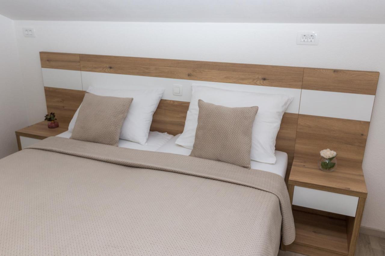 Apartmani Villa Paulo Starigrad Paklenica Buitenkant foto