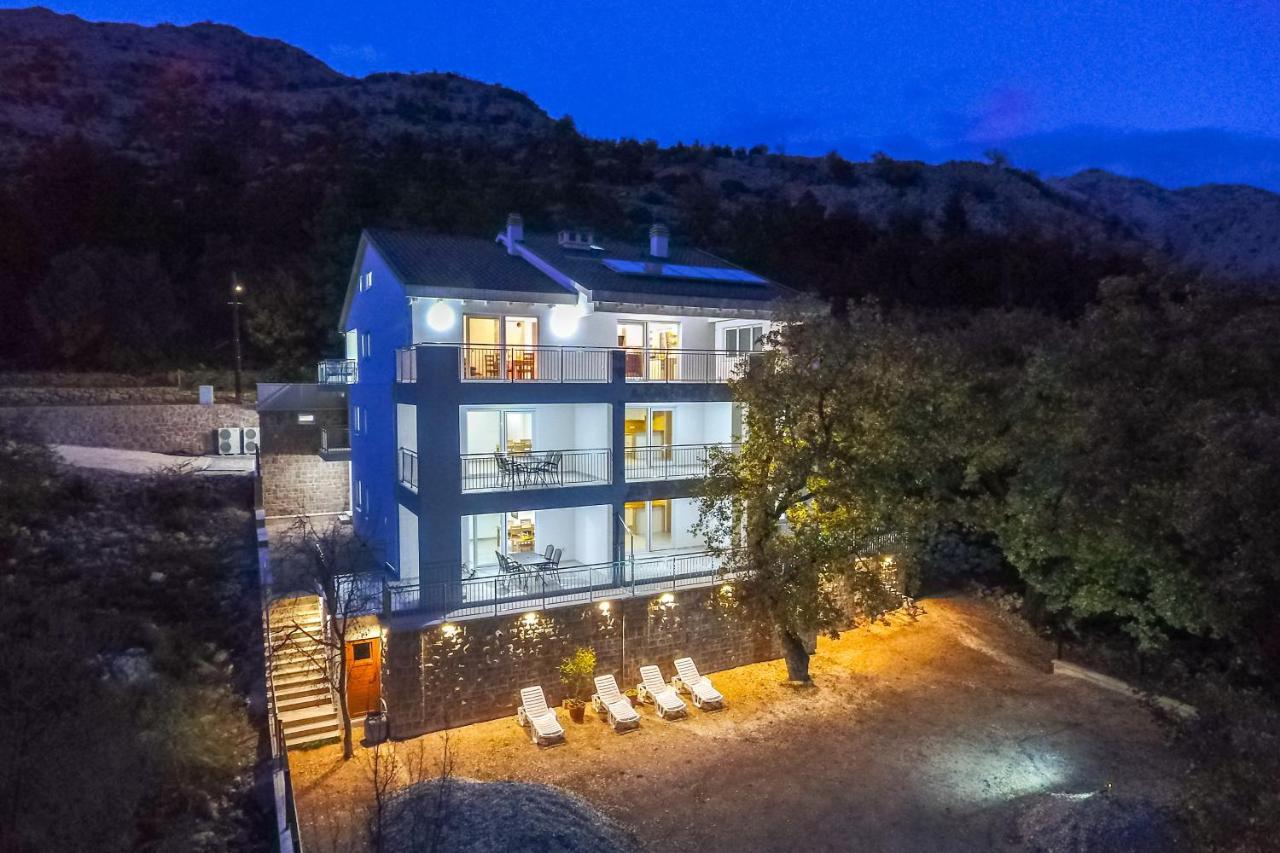 Apartmani Villa Paulo Starigrad Paklenica Buitenkant foto