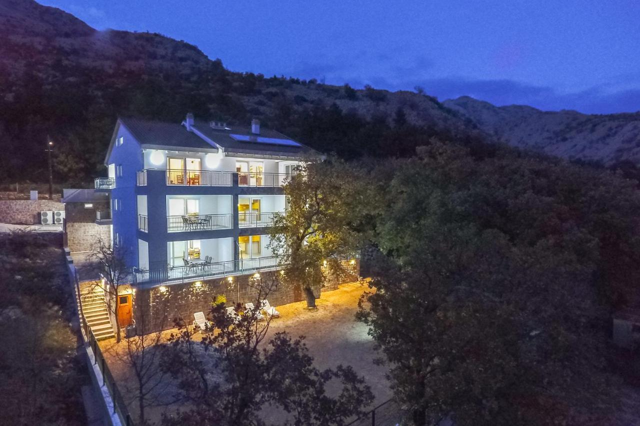 Apartmani Villa Paulo Starigrad Paklenica Buitenkant foto