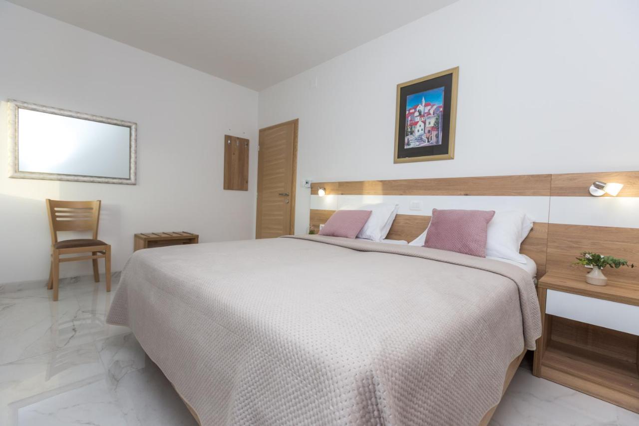 Apartmani Villa Paulo Starigrad Paklenica Buitenkant foto