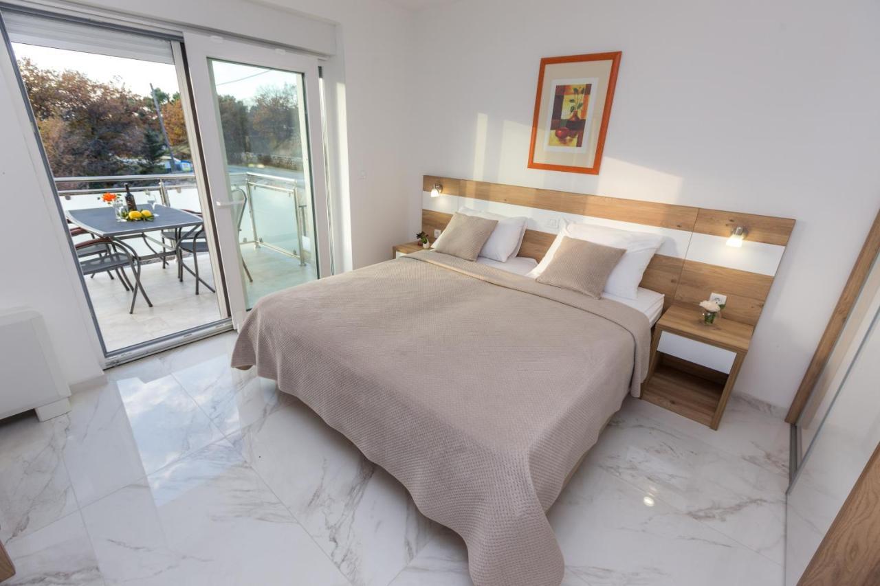 Apartmani Villa Paulo Starigrad Paklenica Buitenkant foto